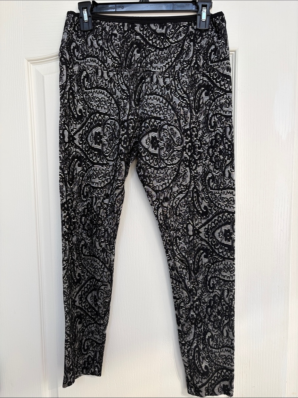 Lysse Black & White Paisley Leggings